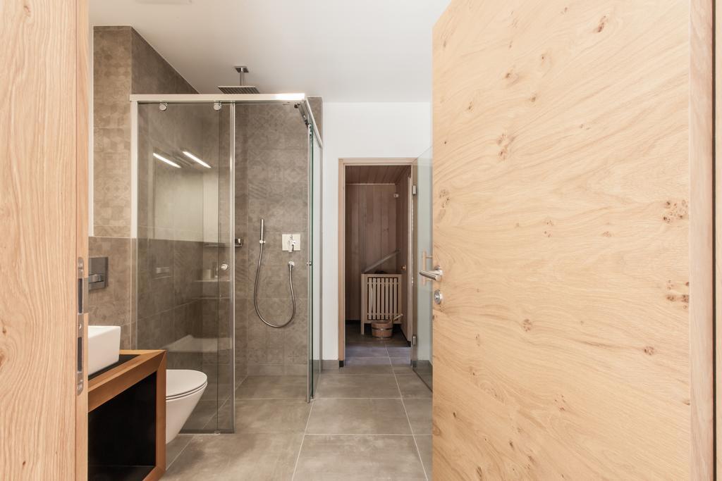 Hubertus Logis *