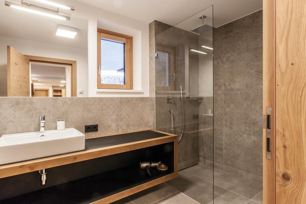 Hubertus Logis *